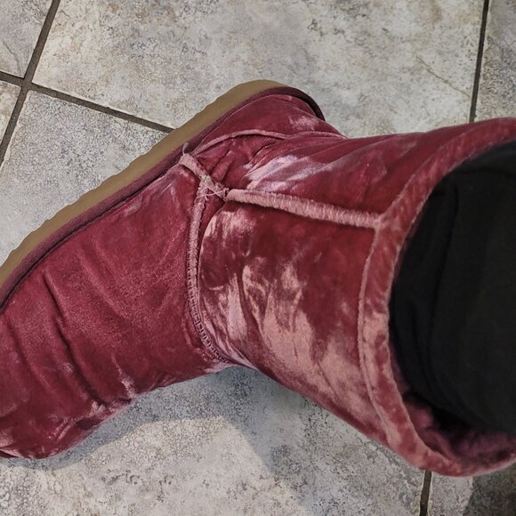 UGG**Velvet Bougainvillea Boots** Size 9 - Picture 11 of 15